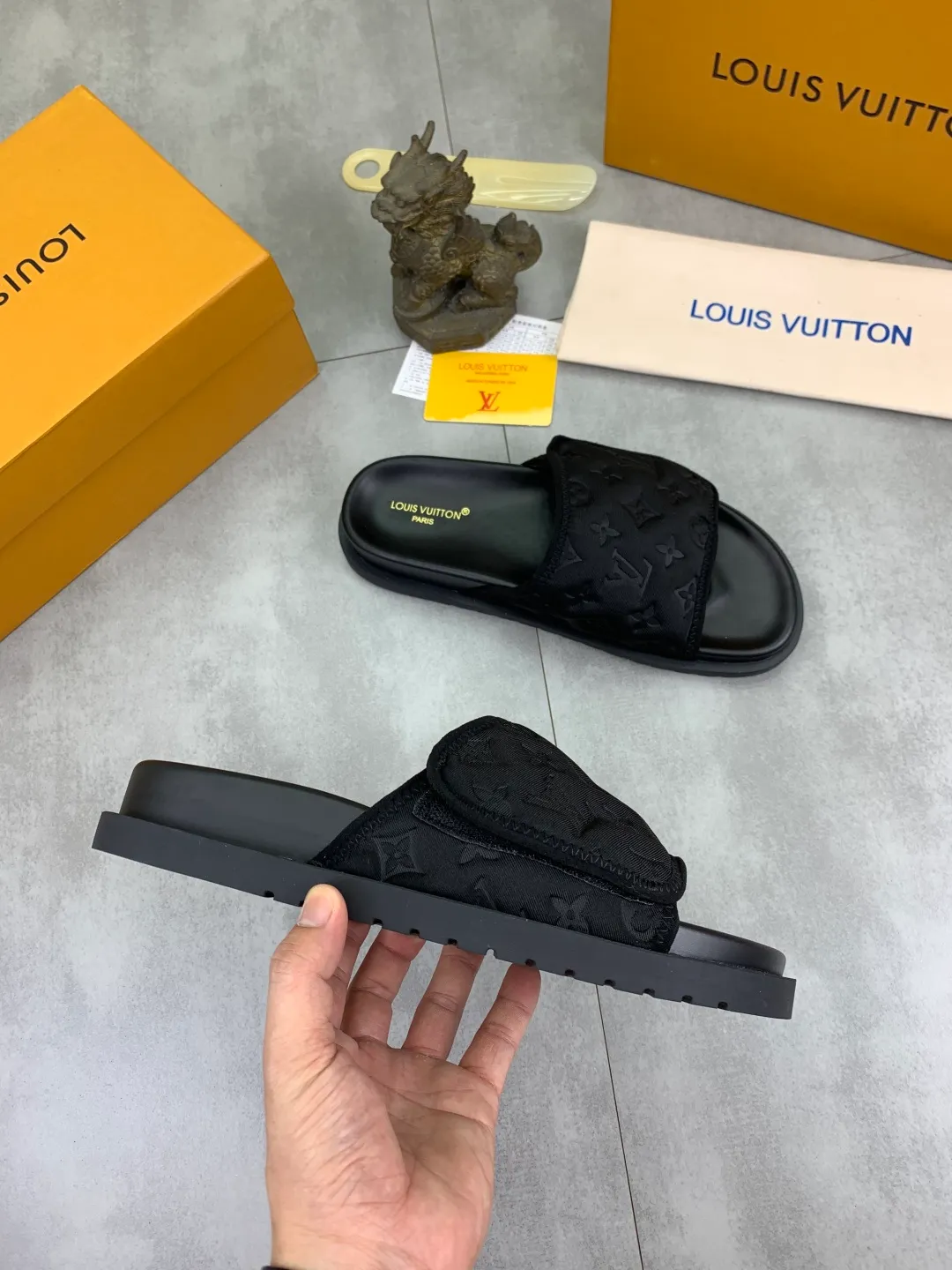 Men's shoes 💰P320 💰[New style]🆘 Original quality [LOUIS VUITTON] The popular Louis Vuitton LV men's slippers on the official website are on sale simultaneously! Original fabric imported from Italy, original factory special supply, code number: 38-44 (45 customized), many colors available